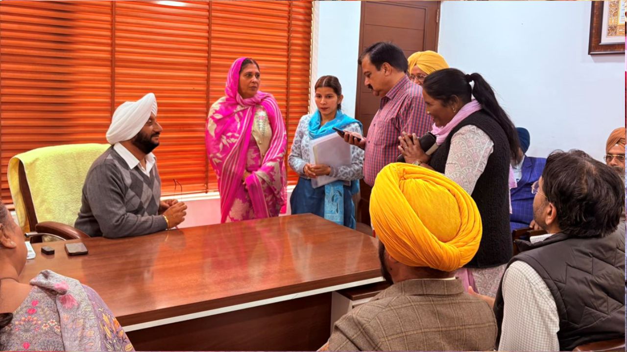 Kulwant Singh Meets Mohali Residents, Assures Immediate Resolution of Issues