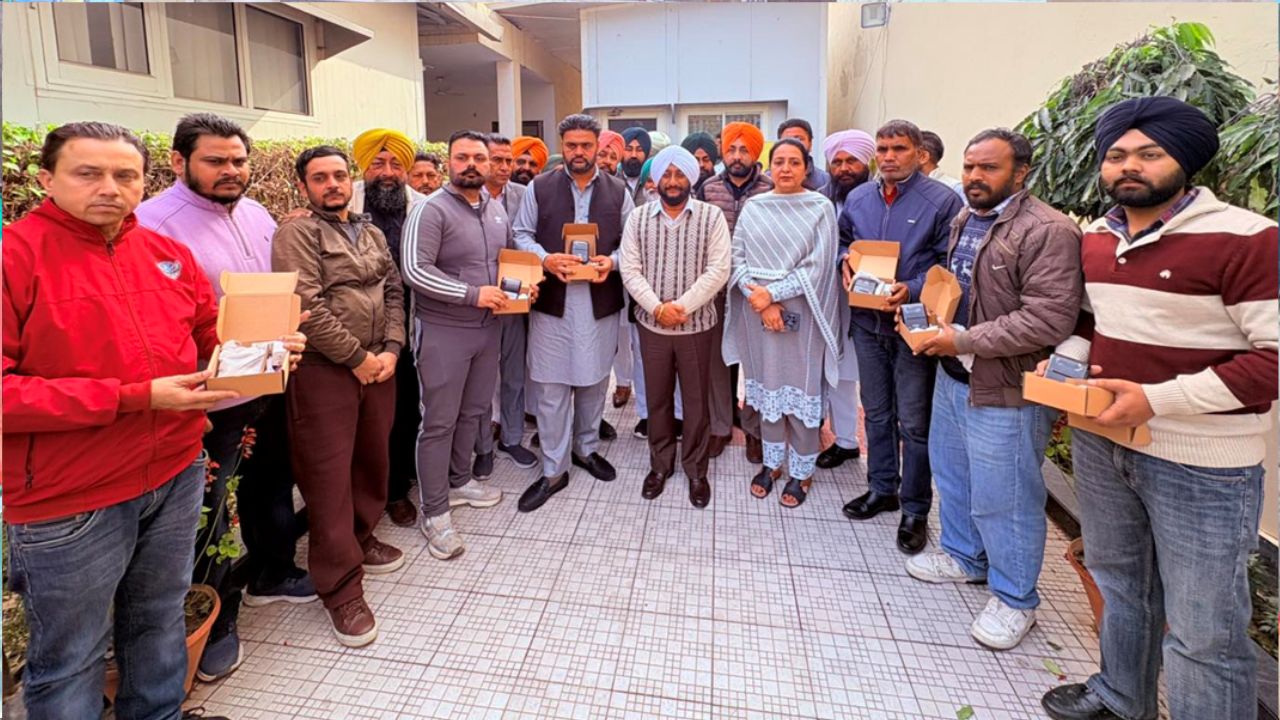 Kulwant Singh Distributes Health Scheme Registration Machines in Mohali