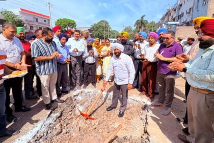 Kulwant Singh Starts Sewerage Pipeline Work in Phase-3B2 Mohali