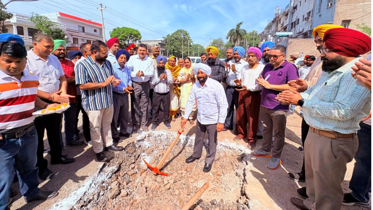 Kulwant Singh Starts Sewerage Pipeline Work in Phase-3B2 Mohali