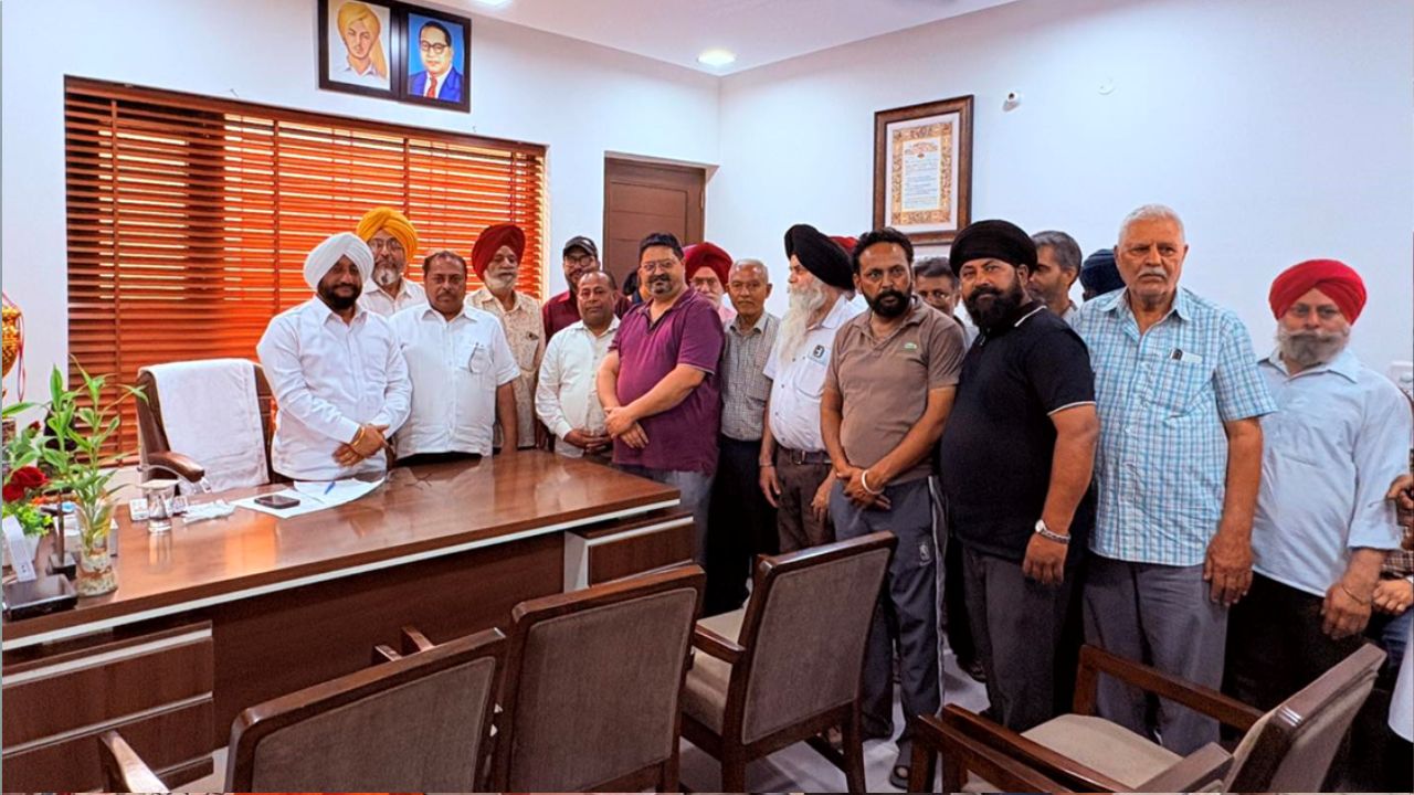 Kulwant Singh Meets Residents During Office Interaction Session in Mohali