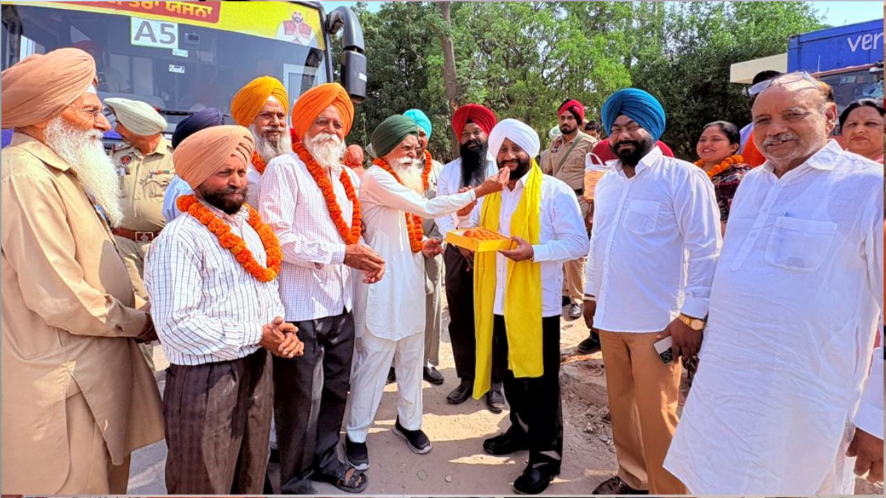 Kulwant Singh Flags Off Pilgrimage Bus from Jujhar Nagar in Mohali