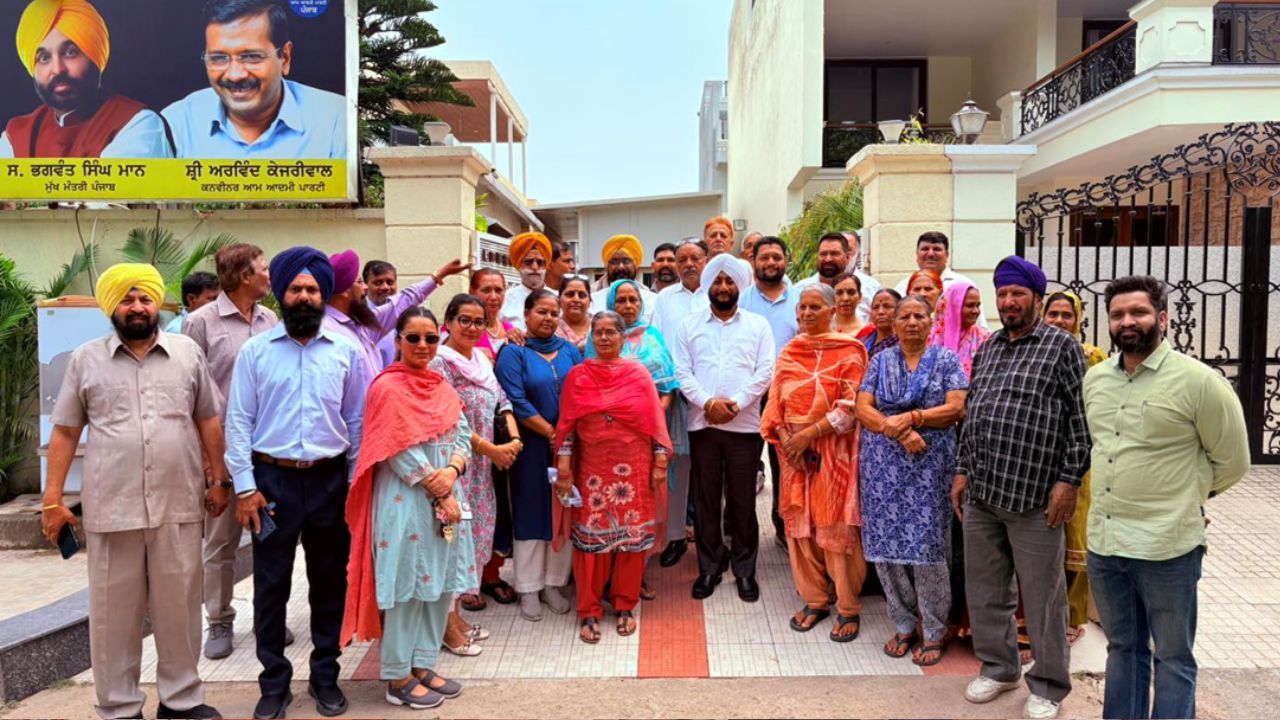 Kulwant Singh Meets Residents During Regular Office Session in Mohali