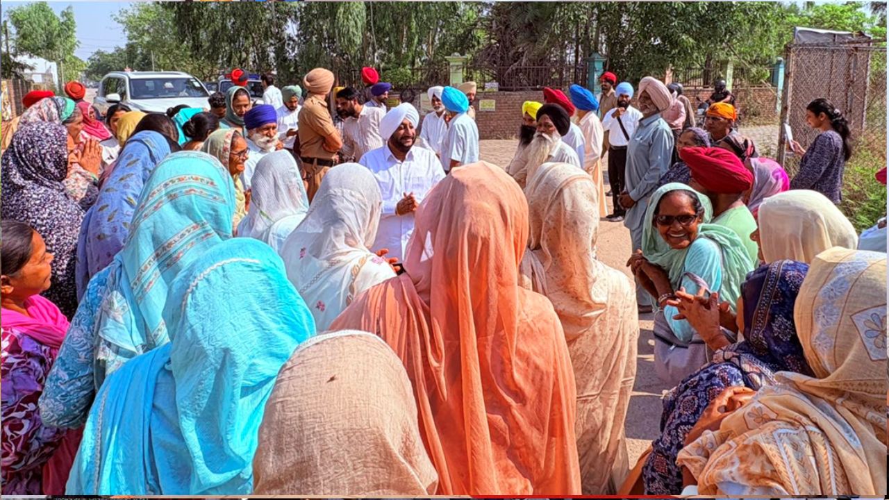 Kulwant Singh Flags Off Pilgrimage Bus from Chappar Chiri Khurd to Amritsar Sahib