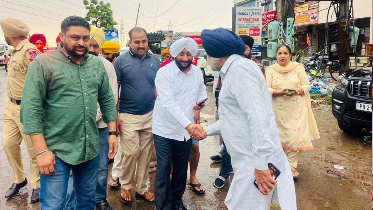 Kulwant Singh Flags Off Pilgrimage Bus from Balongi Under CM Pilgrimage Scheme