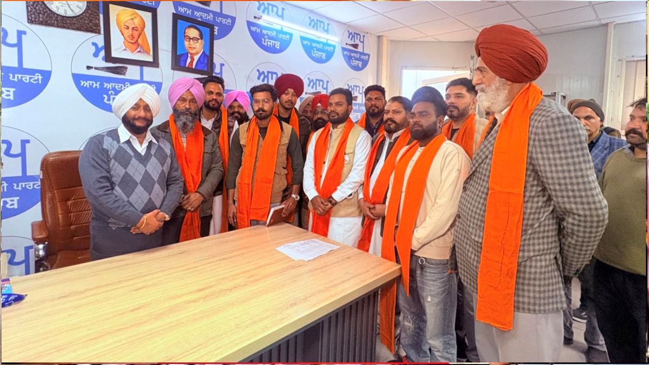 Kulwant Singh Meets and Honors SC Wing Block Presidents in Mohali