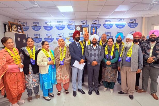 14 Families from Sector 79 Join AAP in Mohali Under Kulwant Singh’s Leadership