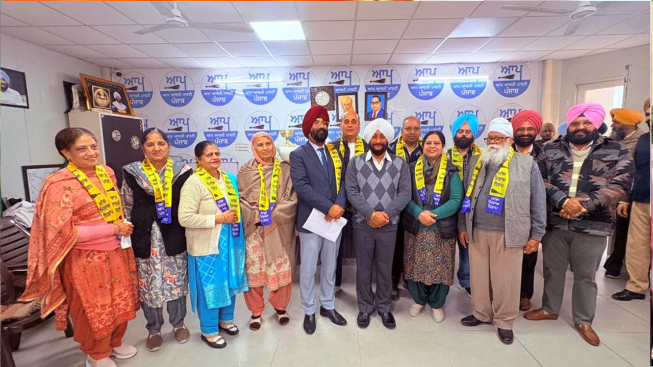 14 Families from Sector 79 Join AAP in Mohali Under Kulwant Singh’s Leadership