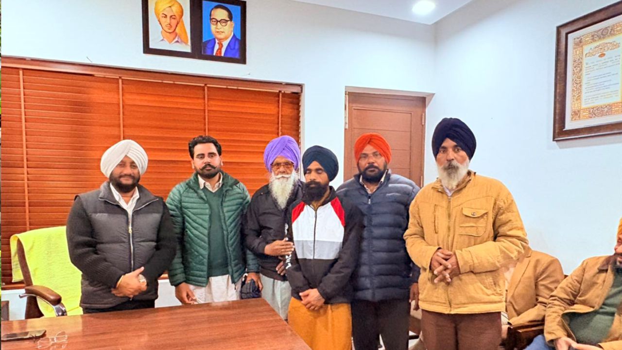 Kulwant Singh Meets Residents To Address Public Issues In MohaliC