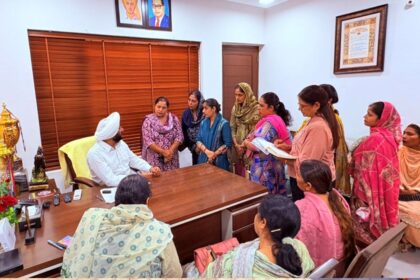Kulwant Singh Meets Mohali Residents, Assures Quick Grievance Redressal