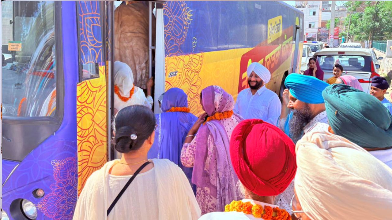 Kulwant Singh Flags Off Pilgrimage Bus from Kumbra Mohali