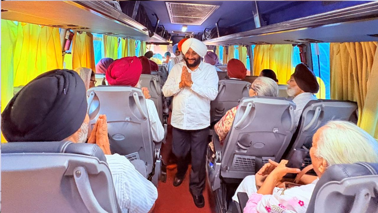 Kulwant Singh Flags Off Pilgrimage Bus from Sector 71 Mohali