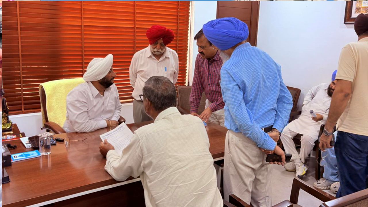 Kulwant Singh Meets Residents, Ensures Timely Grievance Redressal in Mohali