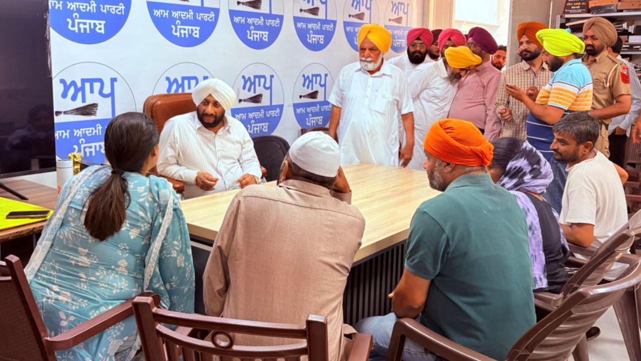 Kulwant Singh Meets Residents, Assures Quick Grievance Redressal in Mohali