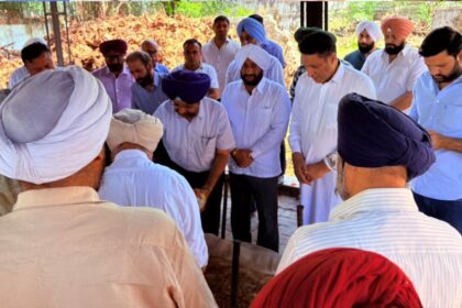 Mohali MLA Kulwant Singh attends funeral of Dr Ginni Dugal’s mother, offers condolences and prayers for the bereaved family