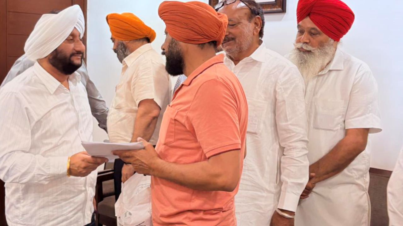 Kulwant Singh Meets Residents, Assures Swift Grievance Redressal in Mohali