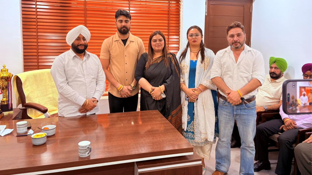 Kulwant Singh Meets Residents, Assures Timely Grievance Redressal in Mohali