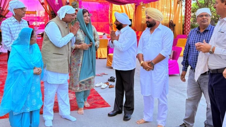 Kulwant Singh Attends Sri Sukhmani Sahib Path at Wave Gardens, Marks Khalsa Panth Creation Day
