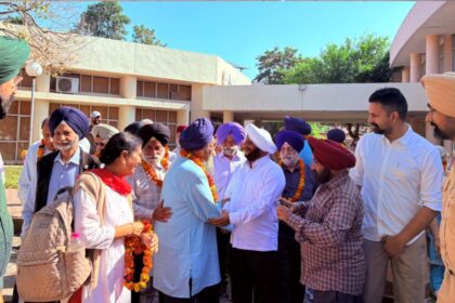Kulwant Singh Flags Off 20th Pilgrimage Bus from Phase-7 Mohali