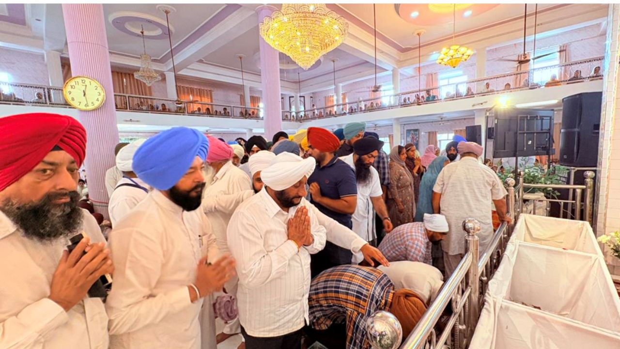 Kulwant Singh Pays Tribute to Sant Baba Mahender Singh Ji in Mohali
