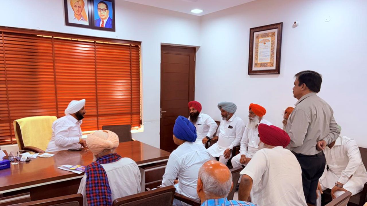 Kulwant Singh Meets Residents, Assures Swift Grievance Redressal in Mohali