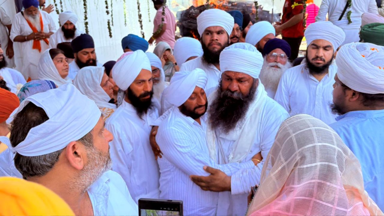 Kulwant Singh Pays Tribute to Sant Baba Mahender Singh Ji in Lambian