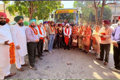 Kulwant Singh Flags Off 14th Pilgrimage Bus from Phase 3B1 Mohali to Amritsar