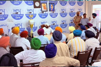 Kulwant Singh Meets Farmers Over Aerotropolis Land Issue, Assures to Raise Demands