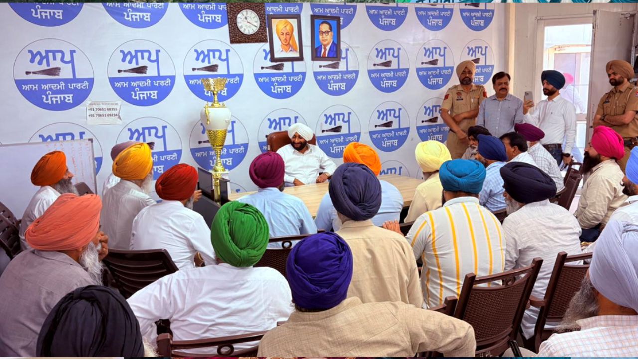 Kulwant Singh Meets Farmers Over Aerotropolis Land Issue, Assures to Raise Demands