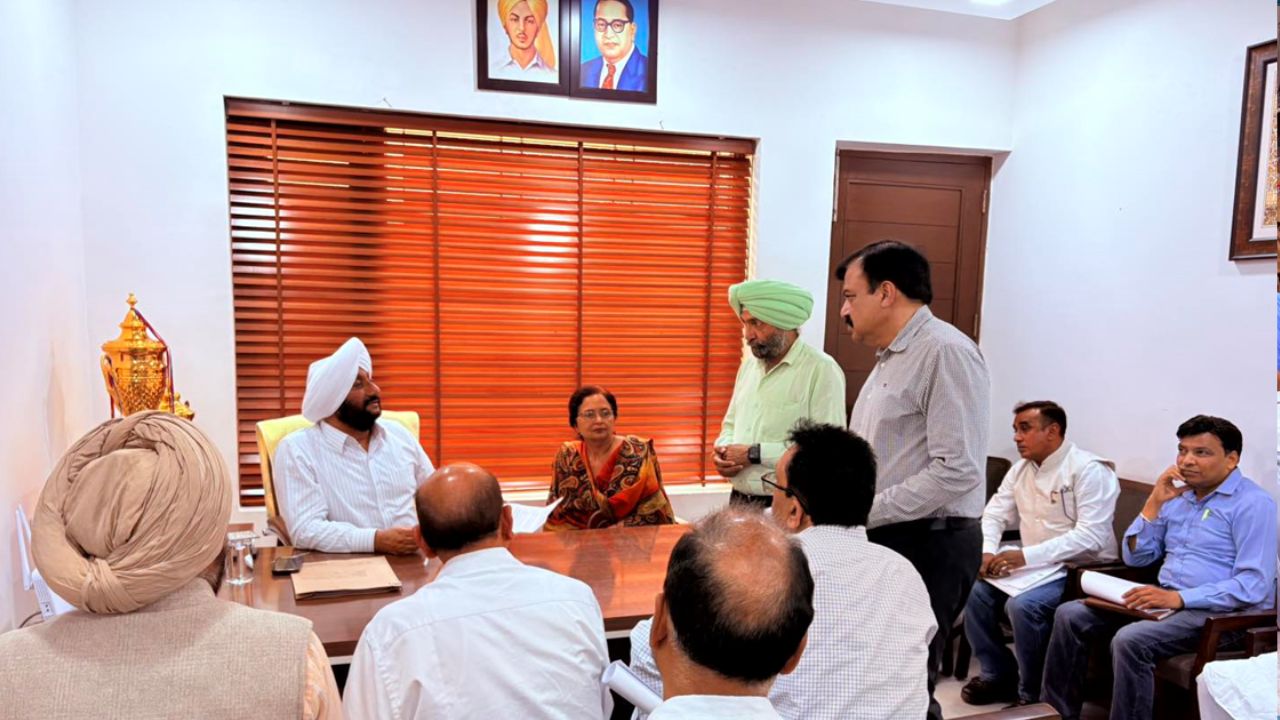 Kulwant Singh Meets Mohali Residents, Assures Quick Resolution of Public Issues