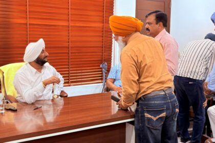 Kulwant Singh Meets Mohali Residents, Assures Quick Resolution of Issues