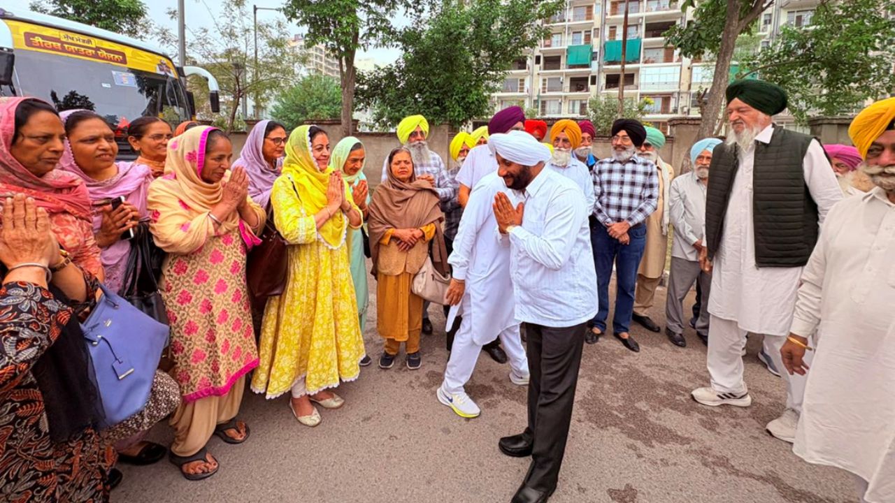 Kulwant Singh Flags Off 13th Pilgrimage Bus from Sector 91 Mohali