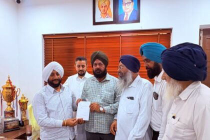 Kulwant Singh Meets Mohali Residents, Assures Quick Resolution of Issues