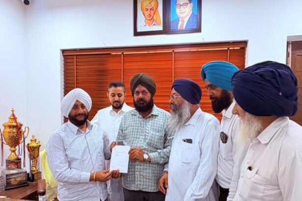 Kulwant Singh Meets Mohali Residents, Assures Quick Resolution of Issues
