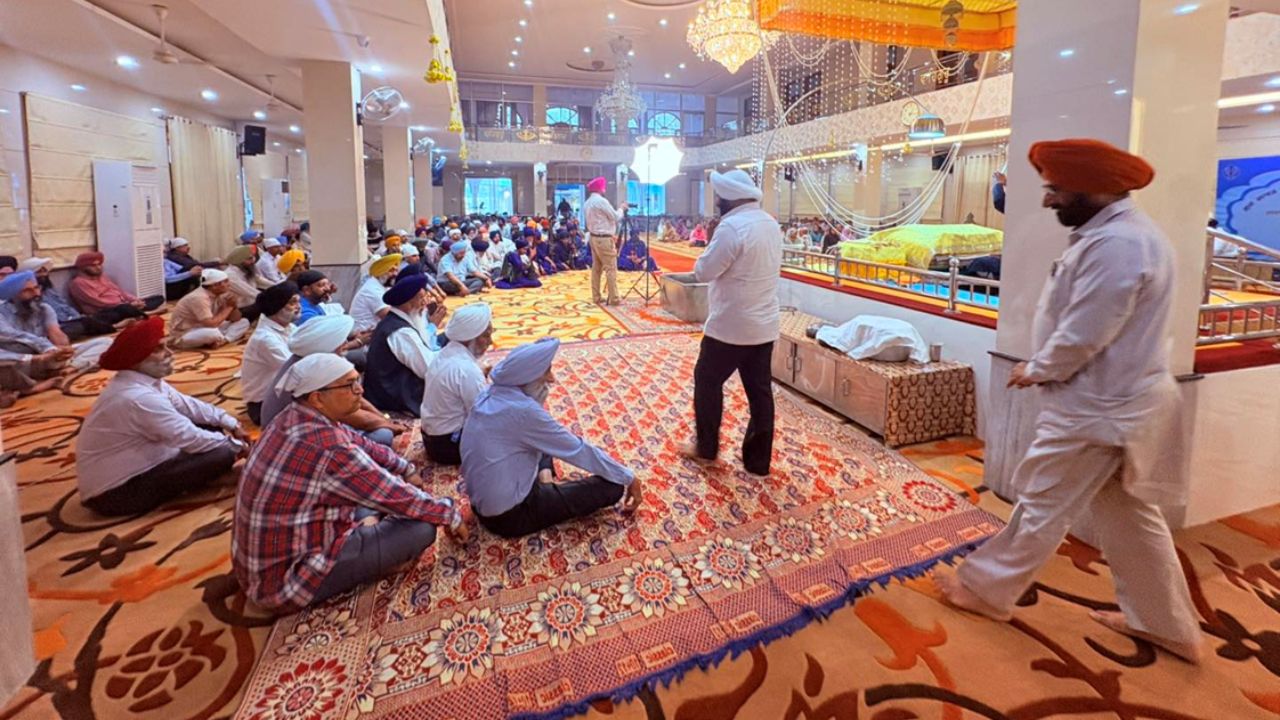 Kulwant Singh Attends Antim Ardas in Sector 71 Mohali, Offers Condolences