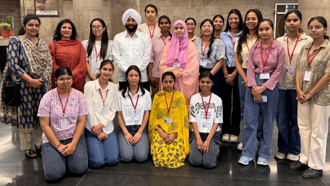 Kulwant Singh Arranges Punjab Assembly Visit for Mohali Students
