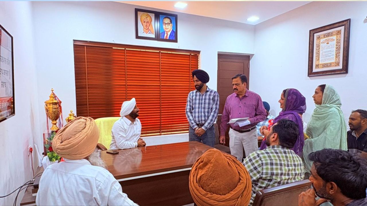 Kulwant Singh Meets Mohali Residents, Assures Quick Resolution of Issues
