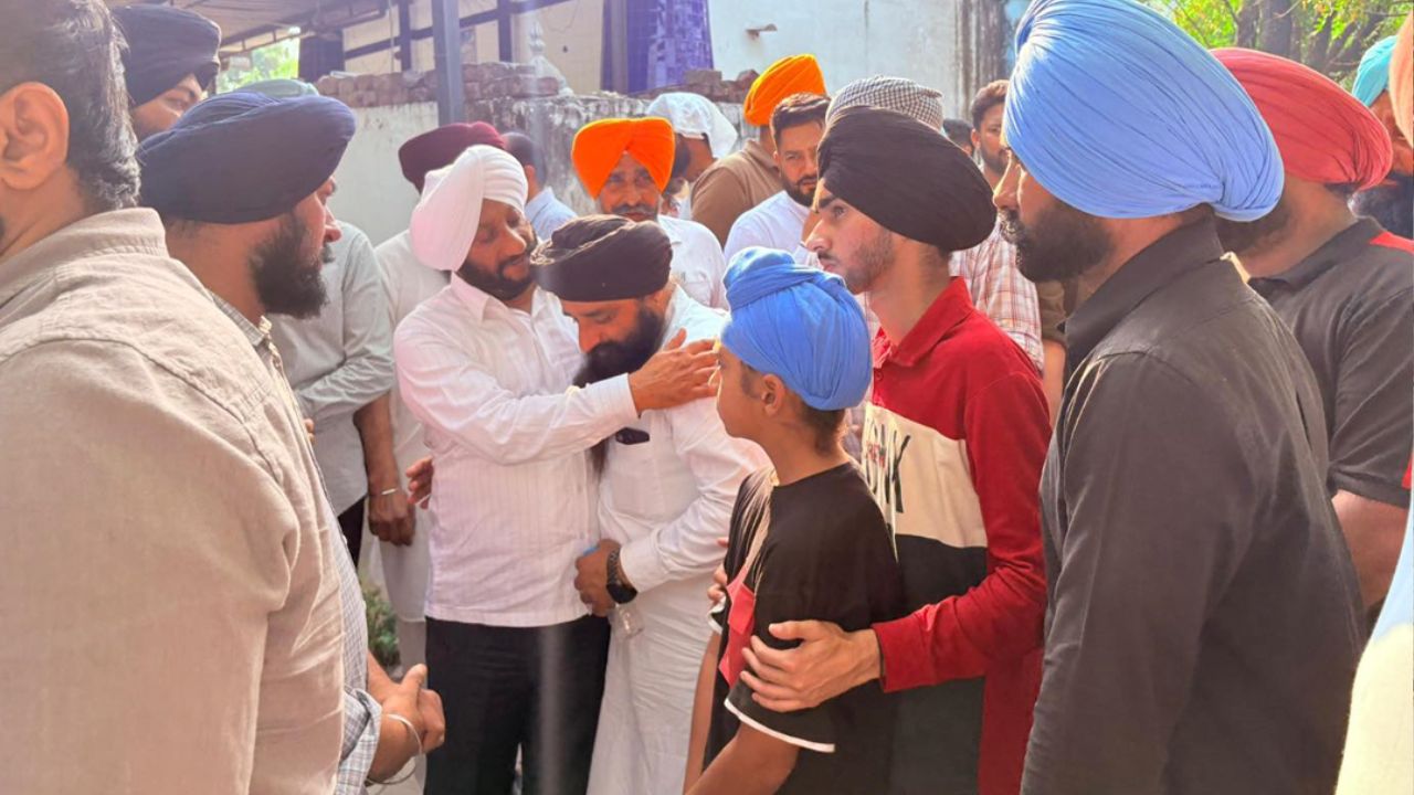 Kulwant Singh Attends Last Rites of Jathedar Balbir Singh in Baironpur Mohali