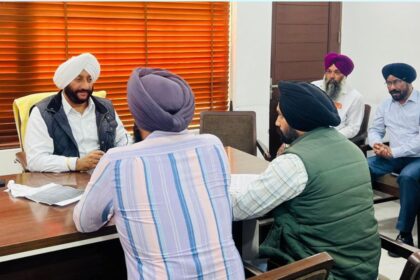 Kulwant Singh Meets Mohali Residents, Assures Quick Resolution of Issues