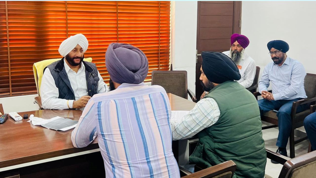 Kulwant Singh Meets Mohali Residents, Assures Quick Resolution of Issues
