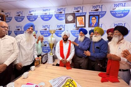 Kulwant Singh Meets Mohali Residents, Assures Quick Resolution of Public Issues
