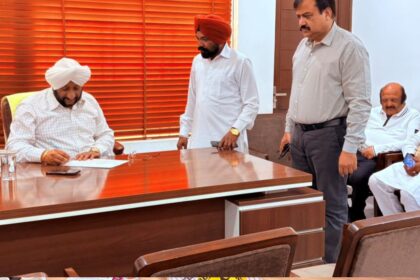 Kulwant Singh Meets Mohali Residents, Assures Quick Action on Public Issues