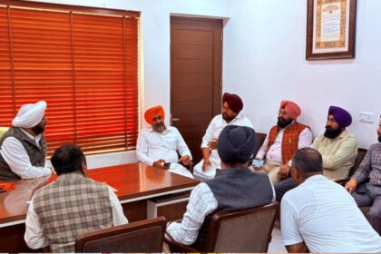 Kulwant Singh Meets Mohali Residents, Assures Timely Resolution of Issues