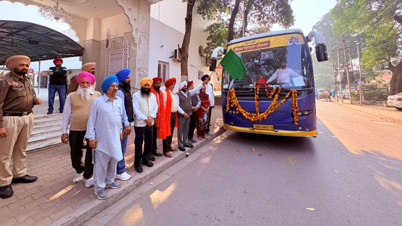 Kulwant Singh Flags Off 7th Pilgrimage Bus from Mohali Phase-4