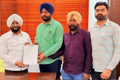 Kulwant Singh Meets Mohali Residents, Assures Quick Resolution of Issues
