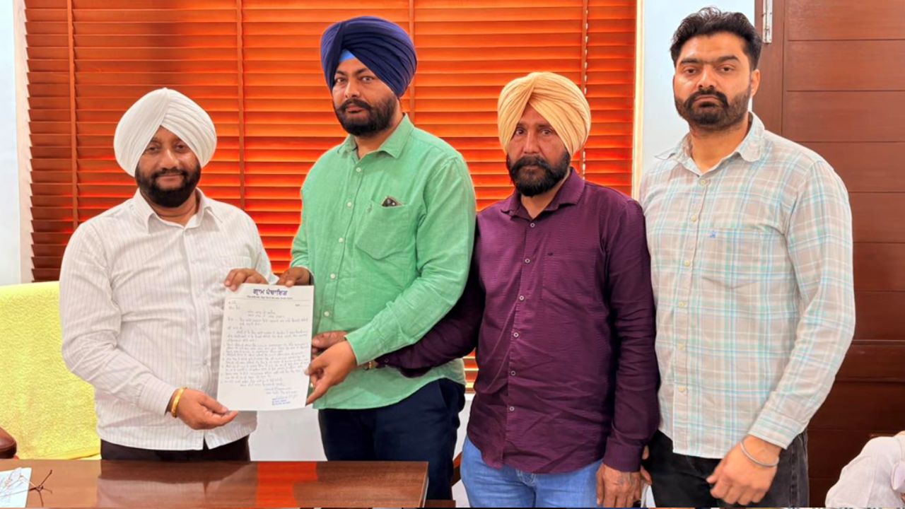 Kulwant Singh Meets Mohali Residents, Assures Quick Resolution of Issues