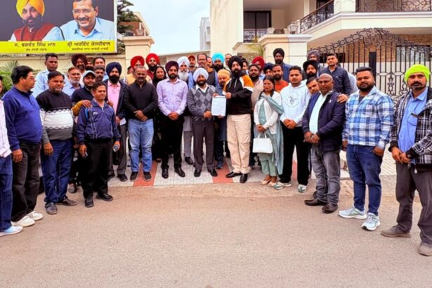 Kulwant Singh Meets Taxi Drivers in Mohali, Assures Action on Issues