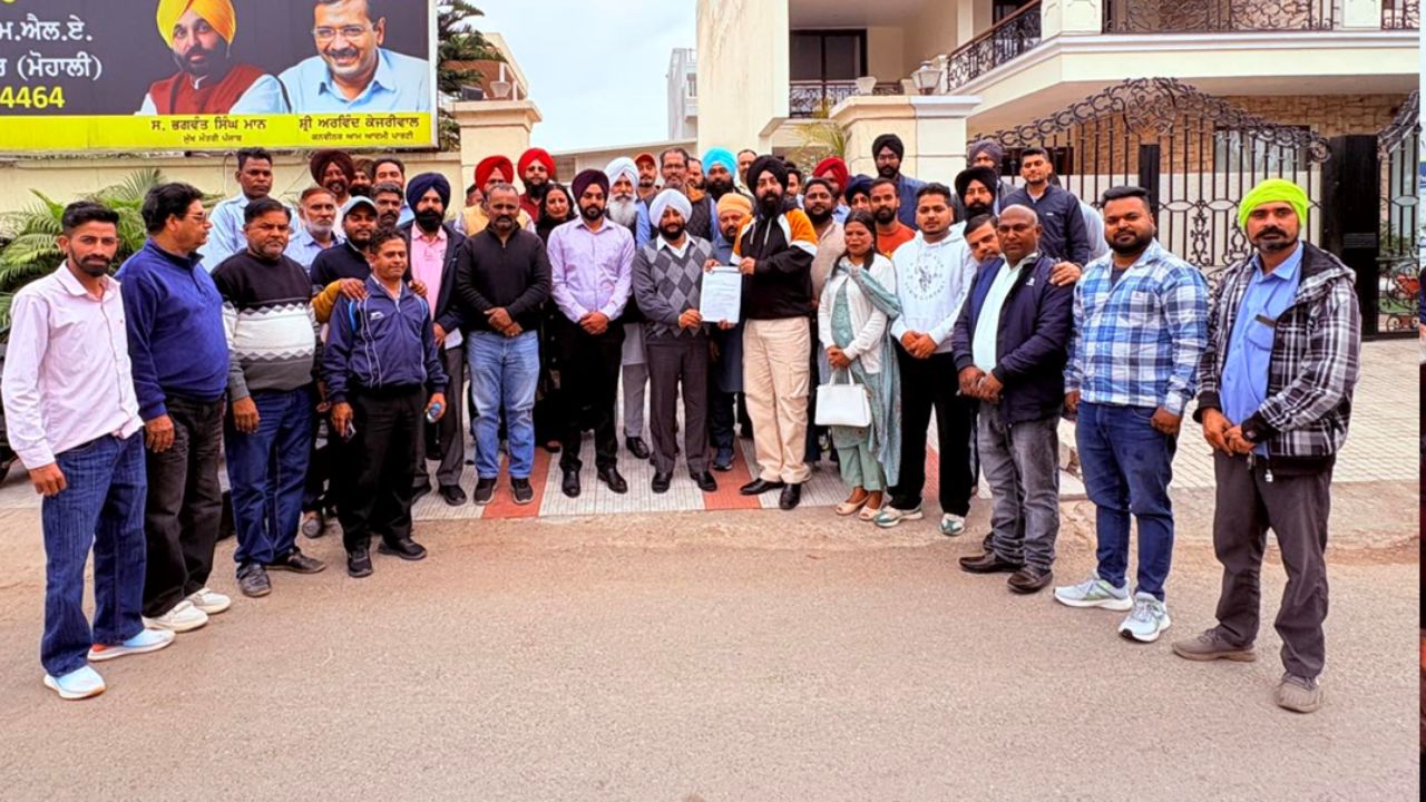 Kulwant Singh Meets Taxi Drivers in Mohali, Assures Action on Issues