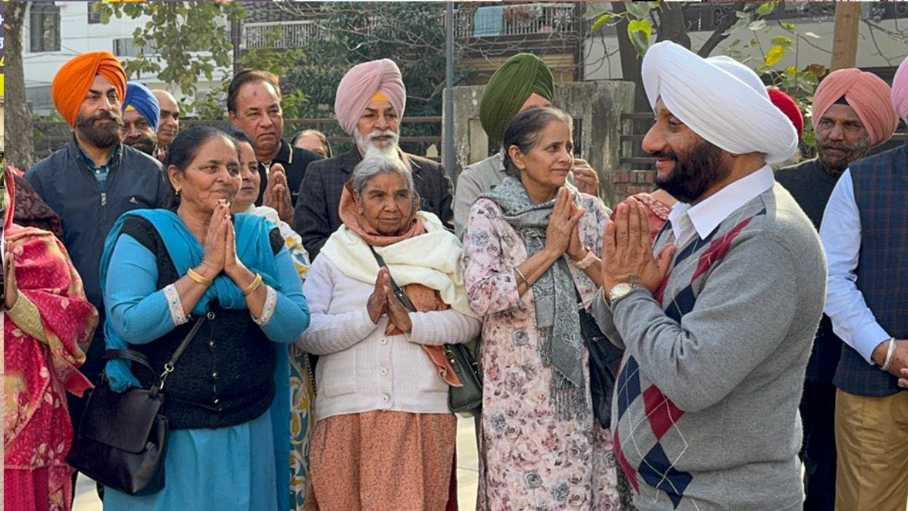 Kulwant Singh Flags Off 4th Pilgrimage Bus from Phase-11 Mohali