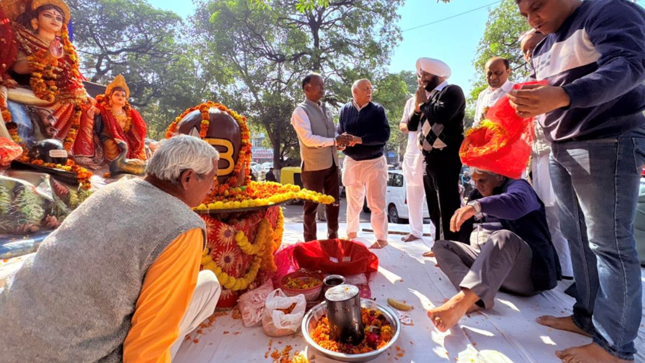 Kulwant Singh Joins Shiv Shobha Yatra in Phase-6 Mohali